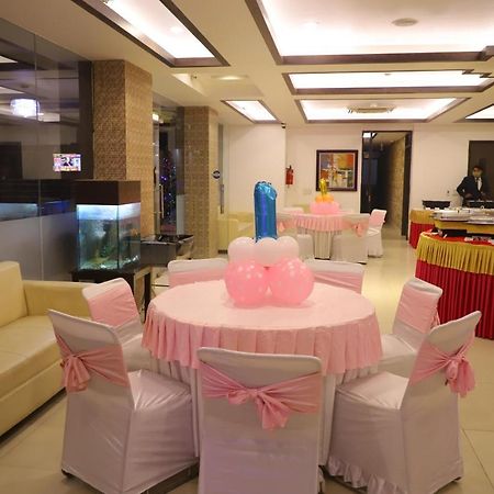 Genx Le Crescent Ghaziabad Hotel Exterior foto