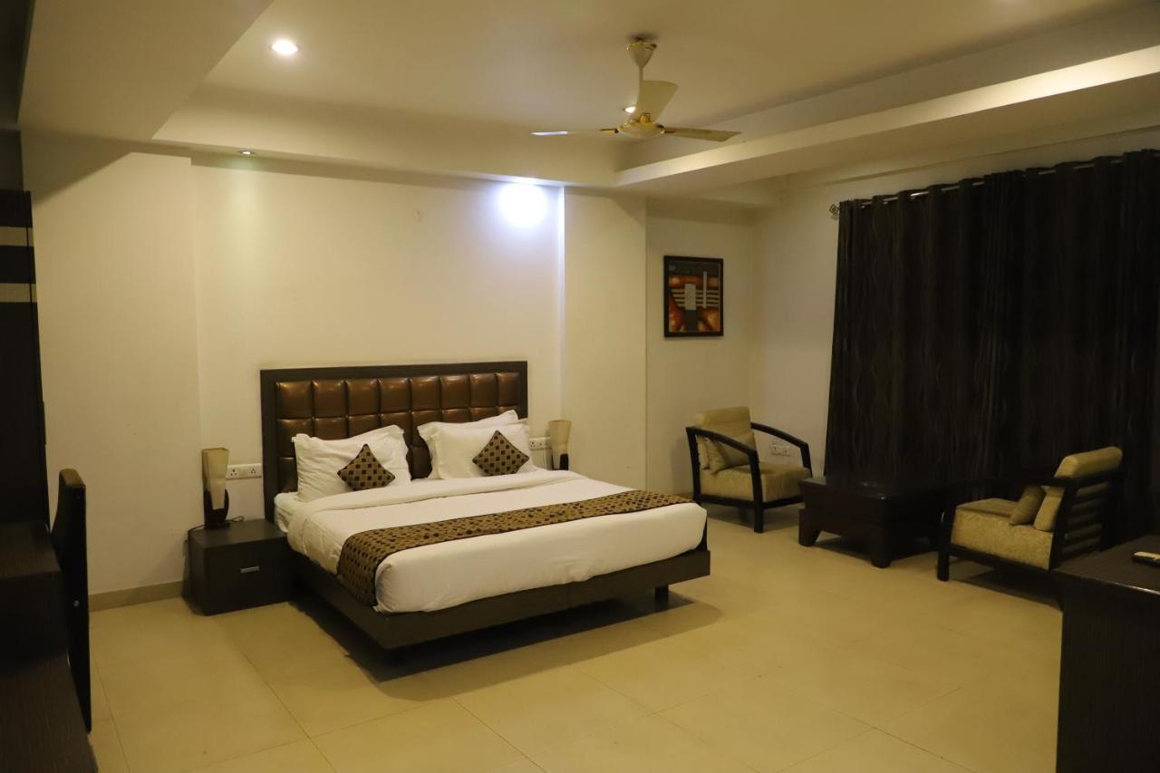 Genx Le Crescent Ghaziabad Hotel Exterior foto