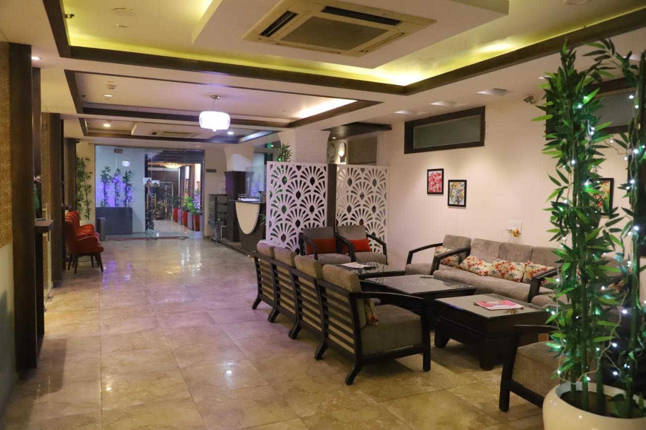 Genx Le Crescent Ghaziabad Hotel Exterior foto