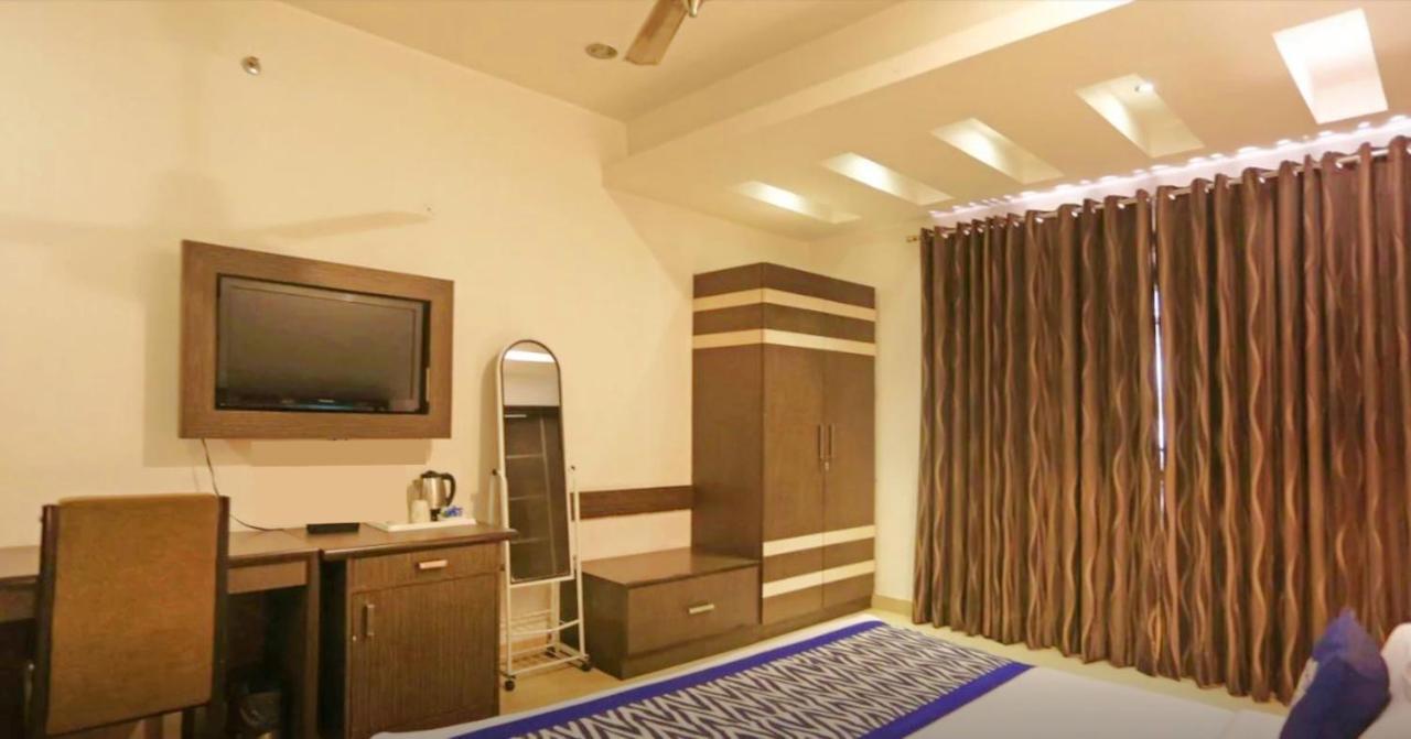 Genx Le Crescent Ghaziabad Hotel Exterior foto