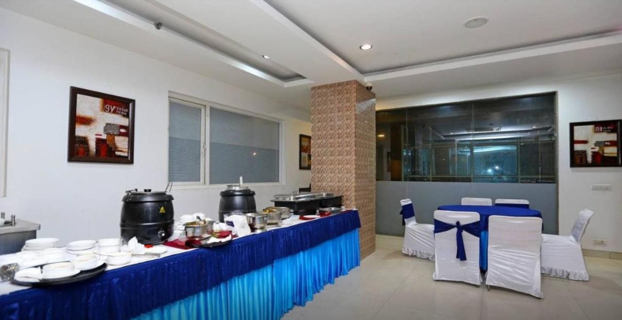 Genx Le Crescent Ghaziabad Hotel Exterior foto